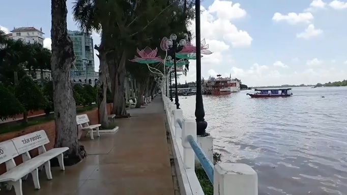 Bến Ninh Kiều sông nước hữu tình